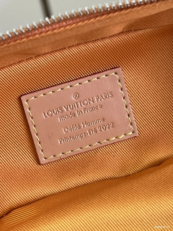 WIS VUITTON VERTICAL LOUIS BOX TRUNK 0316